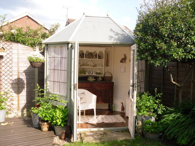 summerhouse where I house overnight and feed my leverets